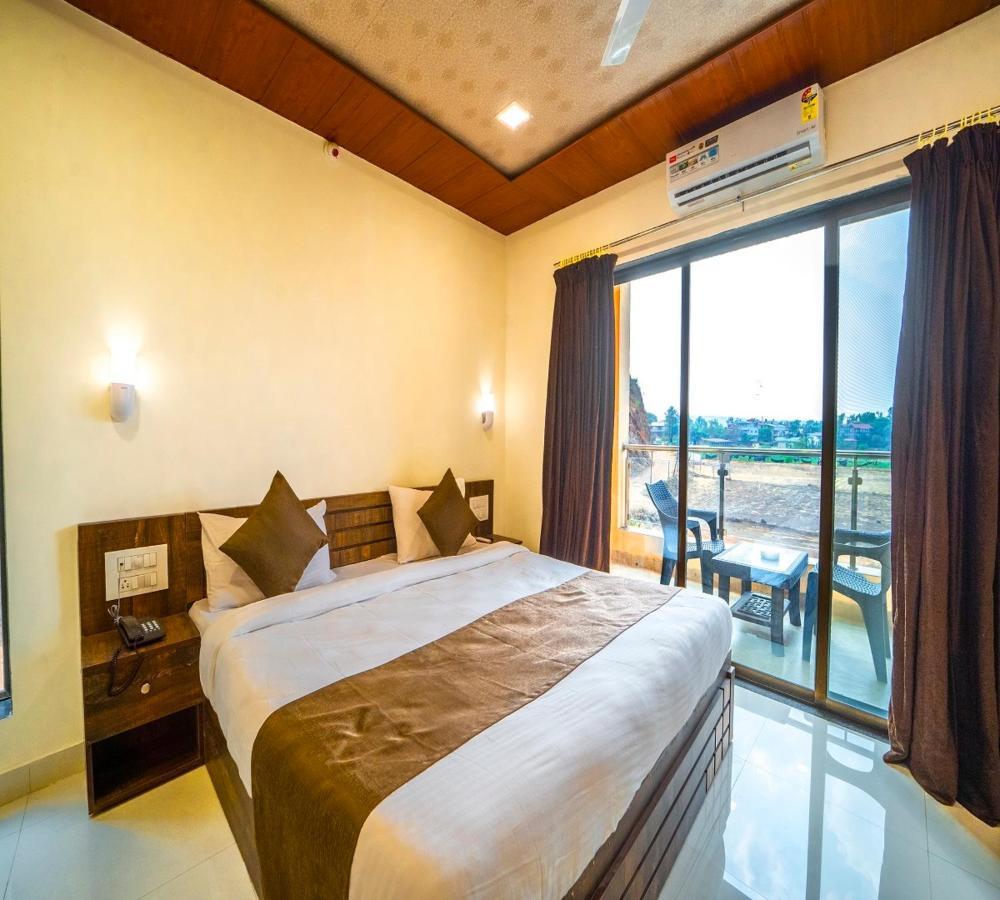 Vrindavan Resort 马哈巴莱斯赫瓦尔 外观 照片