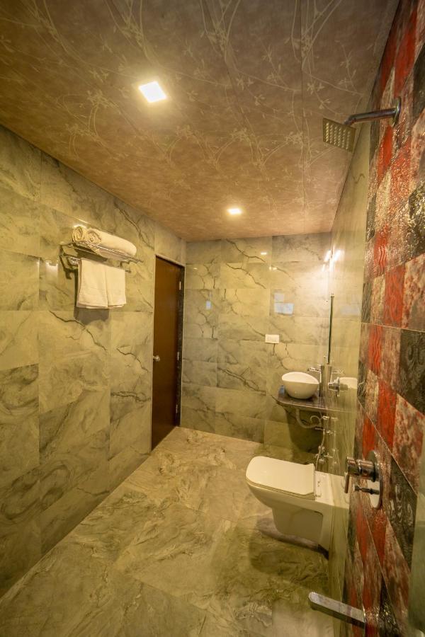 Vrindavan Resort 马哈巴莱斯赫瓦尔 外观 照片