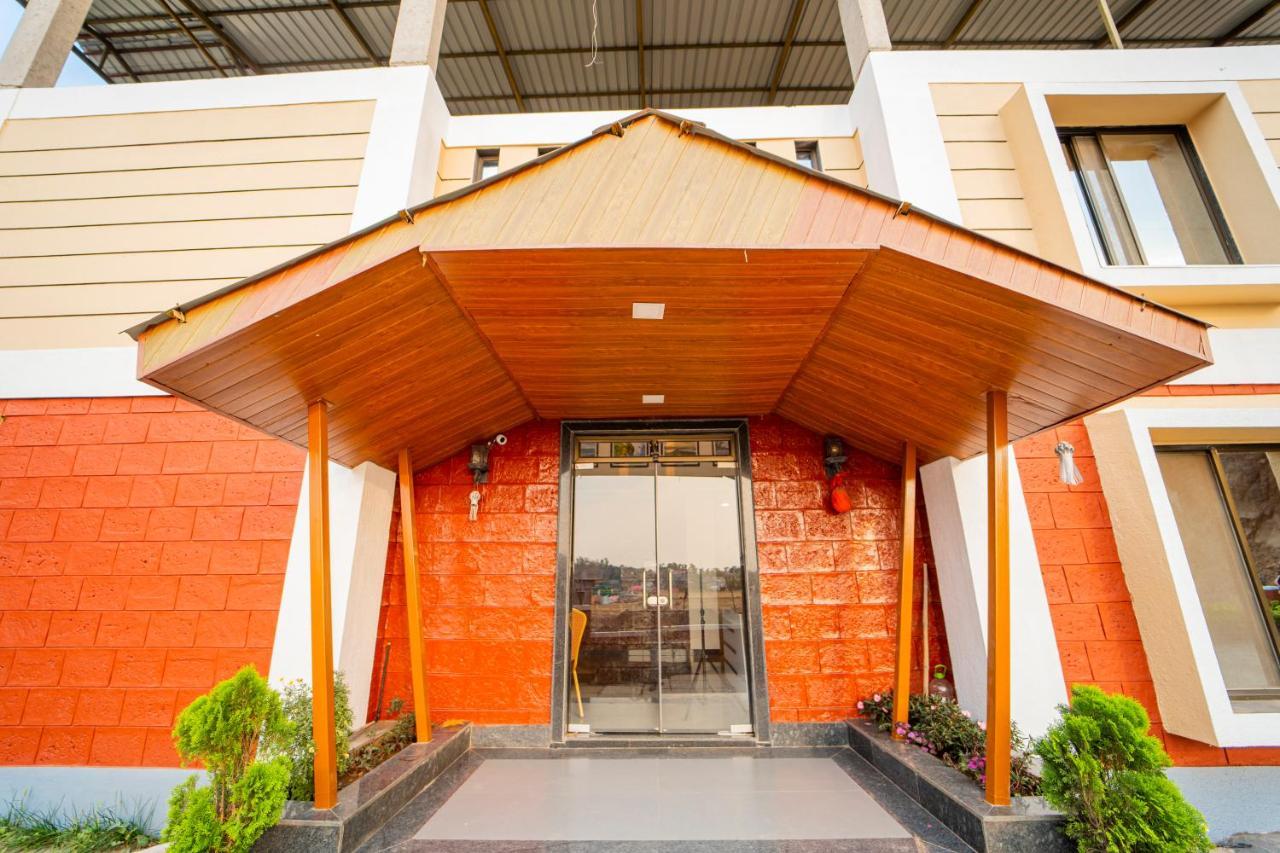Vrindavan Resort 马哈巴莱斯赫瓦尔 外观 照片