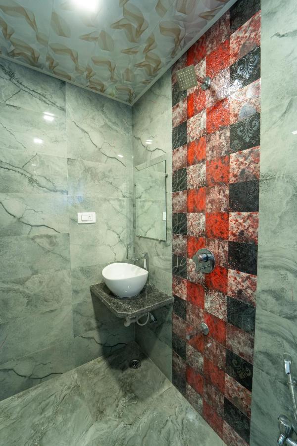Vrindavan Resort 马哈巴莱斯赫瓦尔 外观 照片